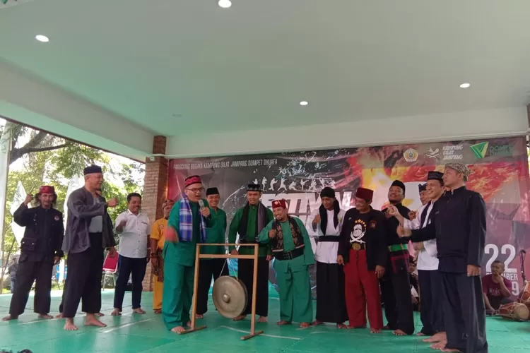 PEMBUKAAN: Direktur Eksekutif, Dompet Dhuafa, Imam Rulyawan membuka Festival Silat Jampang 8, kemarin. 