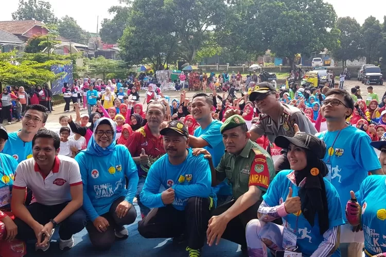 KOMPAK: KNPI bersama Muspika Cigudeg foto bersama usai menggelar acara Fun Walk.
