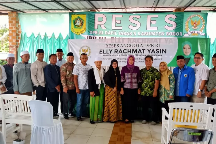 RESES: Anggota DPR RI, Elly Halimah Yasin, saat reses di Desa Cijeruk, Kecamatan Cijeruk, belum lama ini. Ia ingin menyerap aspirasi masyarakat.