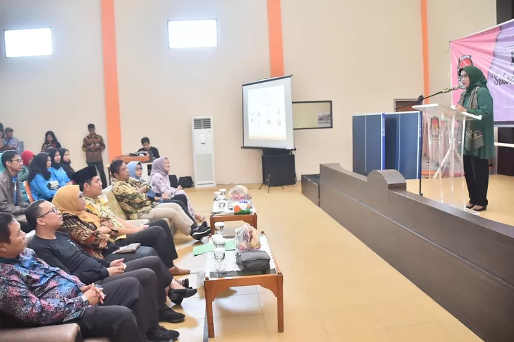 SERIUS: Jambore Demokrasi, sekaligus Sekolah Demokrasi Perempuan Politik yang digelar KPU Kabupaten Bogor di aula KPU sejak Sabtu hingga Selasa (14-17/12).