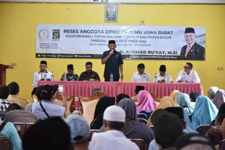 RESES: Wakil Ketua DPRD Jawa Barat, Achmad Ru’yat, menggelar reses di Desa Pemagarsari.