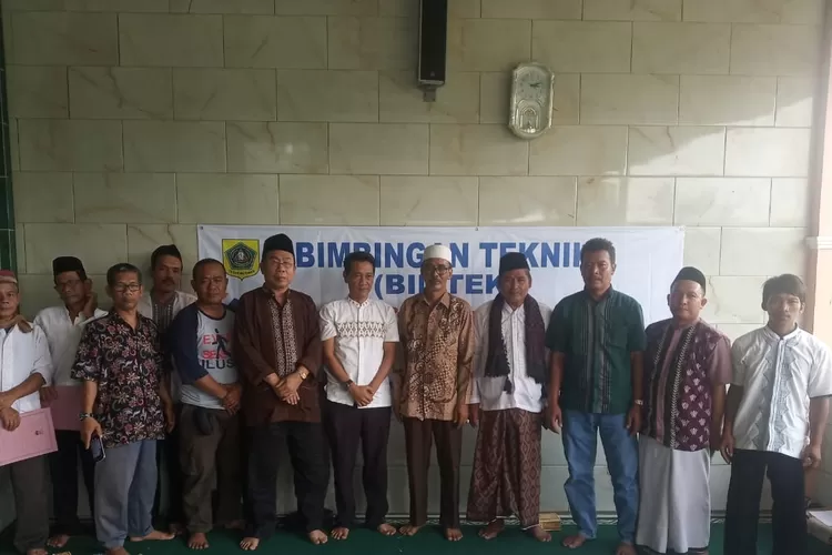 PELATIHAN: Warga masyarakat Babakan saat dibimtek tentang tata cara pemulasaran jenazah.