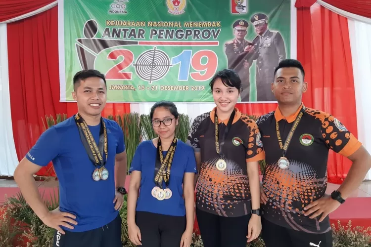 SEMRINGAH: Atlet menembak Kota Bogor foto bersama usai meraih medali emas di Kejurnas, belum lama ini.