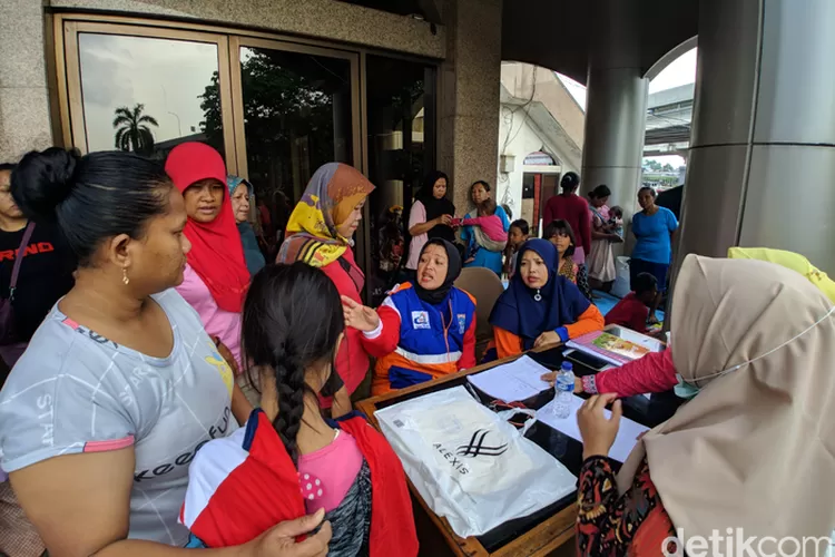 PENDATAAN: Pengungsi di Jakarta terus didata, sekaligus mendapatkan penanganan kesehatan.