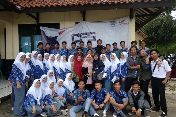 PEDULI: Himasukma menggelar seminar nasional yang diikuti siswa-siswi SMA di Kecamatan Sukamakmur. Keg-iatan ini untuk memotivasi agar mereka lanjut sekolah ke perguruan tinggi.