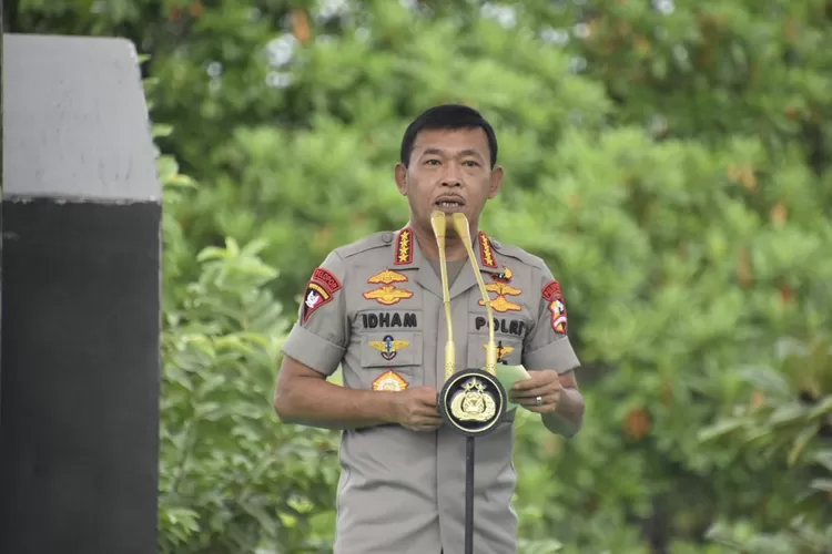 SERIUS: Kapolri Jenderal Pol Idham Azis saat membuka kegiatan tanam pohon di Desa Cikeasudik, Kecamatan Gunungputri.