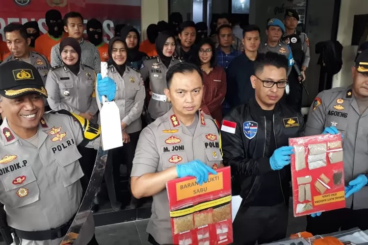 RILIS: Kapolres Bogor AKBP Muhamad Joni saat merilis tindakan kriminal di Mako Polres Bogor.