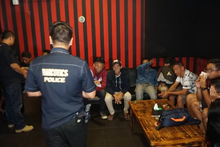 OPERASI: Kasat Narkoba Polres Bogor AKP Andri Alam pimpin operasi gabungan ke sejumlah THM di Kabupaten dan Kota Bogor.