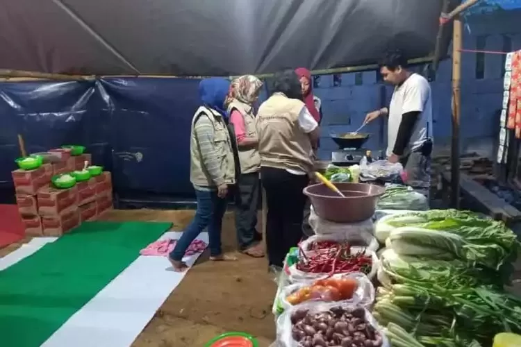 DAPUR UMUM: YSK menggandeng berbagai pihak untuk membangun dapur umum hingga WC di lokasi bencana