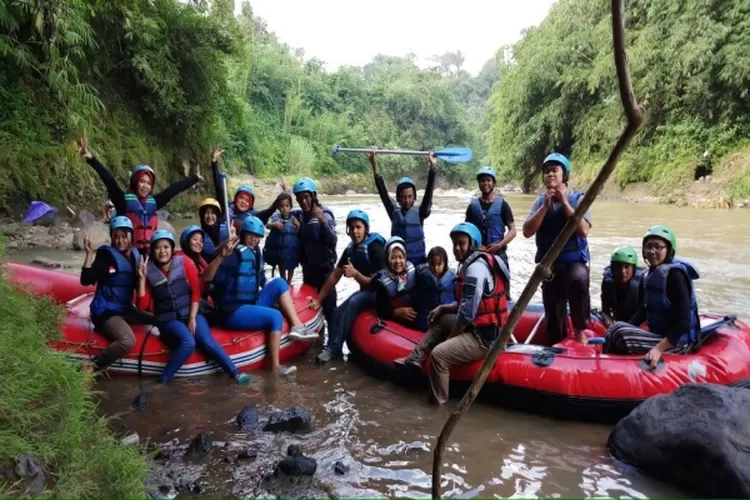 KOMPAK: Karang Taruna Rancabungur mengelola Wisata Desa Paniisan bersama BUMDes. 