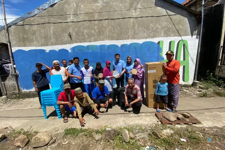 AKRAB: Eddy Soeparno saat menemui warga RW 13, Kelurahan Loji, Kecamatan Bogor Barat, awal Januari lalu.