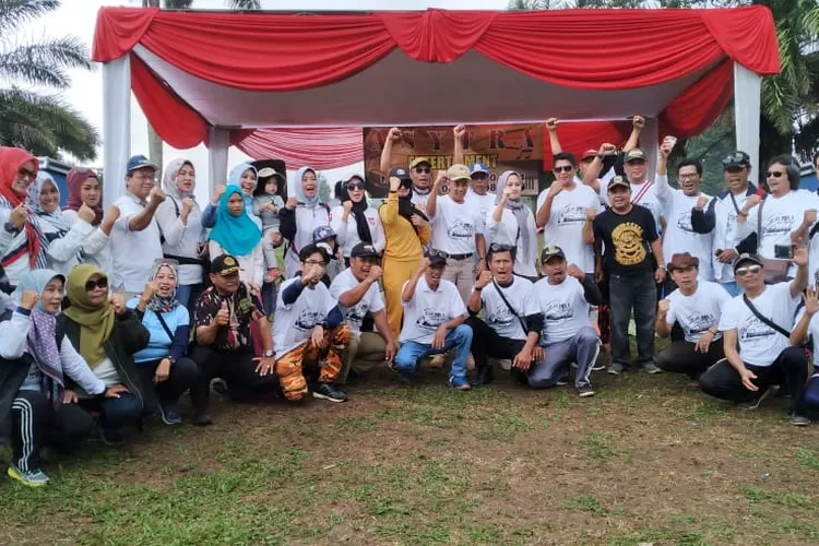 KOMPAK: Muspika Cisarua foto bersama ormas Cisarua usai jalan sehat di Argo Wisata Gunung Mas, kemarin.