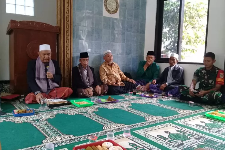 RUTIN: Jajaran MUI Kecamatan Dramaga saat menggelar pengajian rutin di Masjid Ar Rohim, Kampung Nagela, Desa Sukadamai, baru-baru ini. 