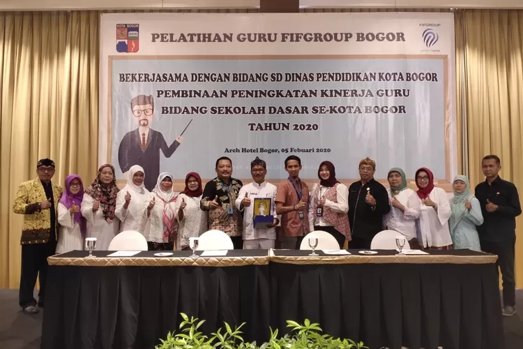 PELATIHAN: FIFGRUP memberikan pelatihan untuk mencetak SDM guru yang unggul.