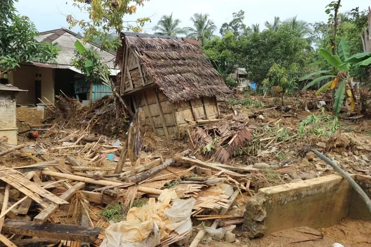 HILANG: Puluhan lumbung padi alias leuit di Sukajaya hilang lantaran terbawa banjir bandang, beberapa waktu lalu