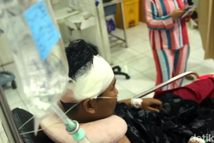 DIRAWAT: Anak wakil ketua Majelis Pertimbangan Organisasi Pemuda Pancasila Sukabumi dirawat intensif usai diserang geng motor di Kampung Babakansima, Kelurahan Benteng, Kecamatan Warudoyong, Kota Sukabumi.