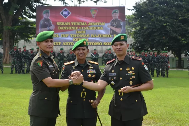 KOMPAK: Danrem Suryakencana Brigjen TNI Novy Helmi Prasetya (tengah) hadiri sertijab Danyon 315 di Bogor.