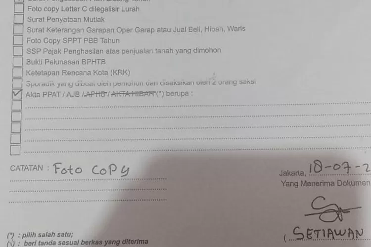 BUKTI: Ini salah satu tanda bukti penerimaan berkas PTSL yang diterima oknum bernama Setiawan