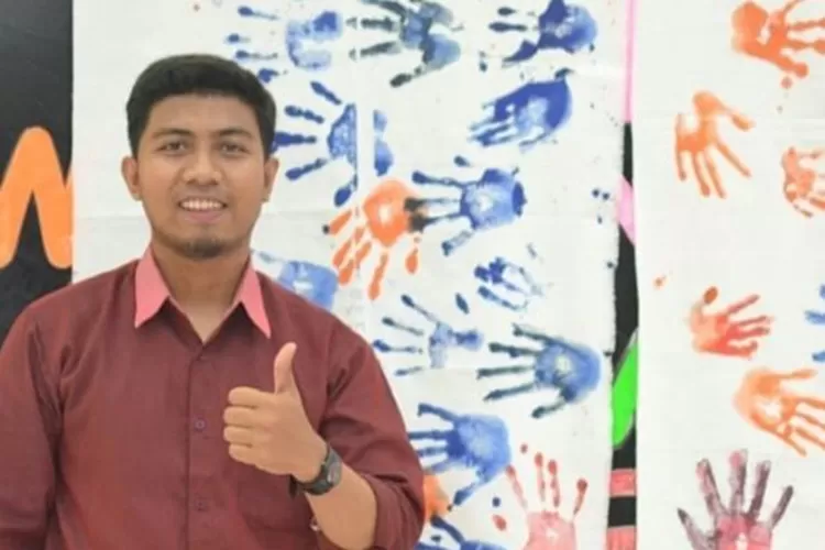 UNIK: Founder Indocuddle, Akbar Sahbana, buka jasa peluk dan curhat bagi warga Jabodetabek.