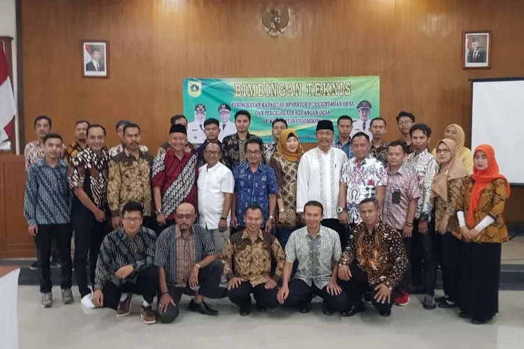 PELATIHAN: Pemcam Cigombong memfasilitasi Bimtek Peningkatan Aparatur dan Pengelolaan Keuangan.