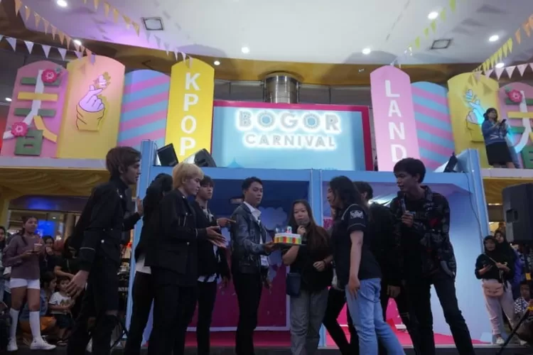 MERIAH:  Mall  BTM  saat  menggelar  Bogor  Carnival  Music  2020  dengan  mengusung tema Kpop Land