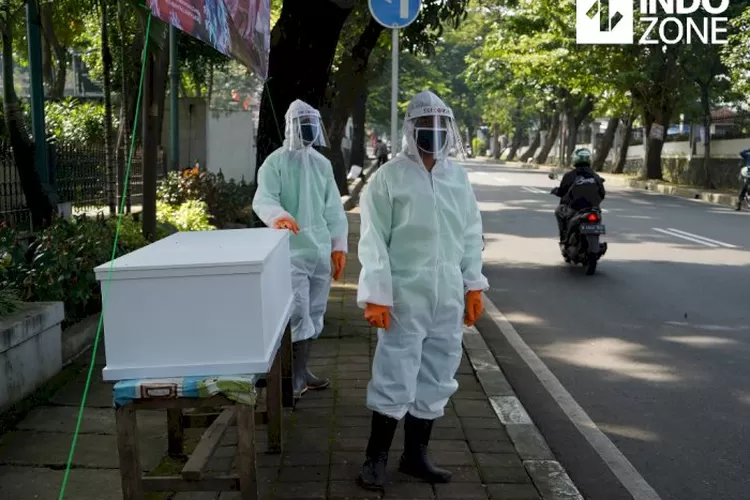 Ilustrasi setahun pandemi corona di Indonesia. (INDOZONE).