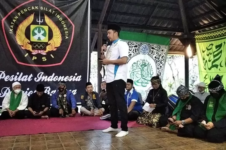 SAMBUTAN-Ketua PPM Kota Bogor, Sapta Bela saat memberikan sambutan di kegiatan santunan PPM Bogor Selatan