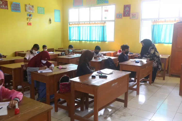 Ilustrasi siswa belajar di sekolah. (fadli/metropolitan)