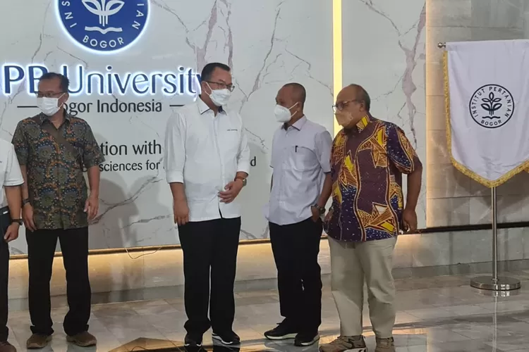 AKRAB: Gus Udin (dua dari kanan) saat bersama dengan Rektor IPB University Prof Arif Satria (tiga dari kanan) belum lama ini