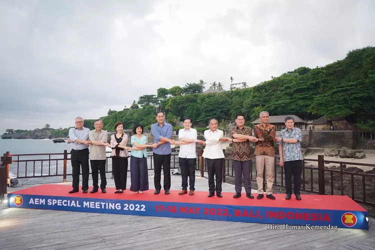 Menteri Perdagangan RI, Muhammad Lutfi menggelar Pertemuan Khusus Para Menteri Ekonomi ASEAN (ASEAN Economic Ministers’ Special Meeting) yang dilaksanakan di Bali pada 17–18 Mei 2022.