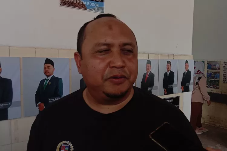 WAWANCARA : Ketua DPRD Kota Bogor Atang Trisnanto saat ditemui awak media, Sabtu 17 Desember 2022. (Ryan/Metropolitan)