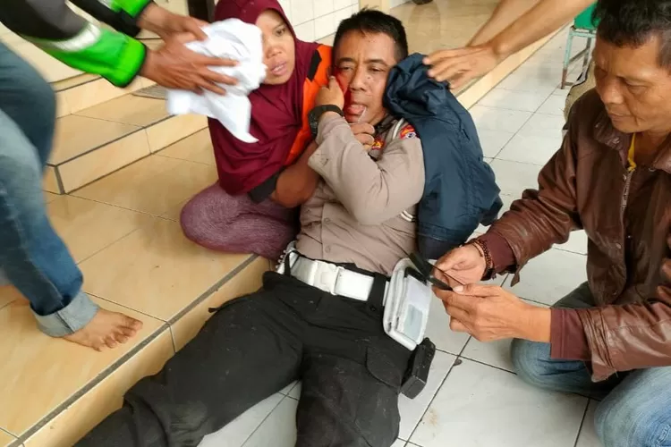Seorang polisi mengalami luka akibat bom bunuh diri di kantor Polsek Astanaanyar Bandung, Rabu 7 Desember 2022. (IST)