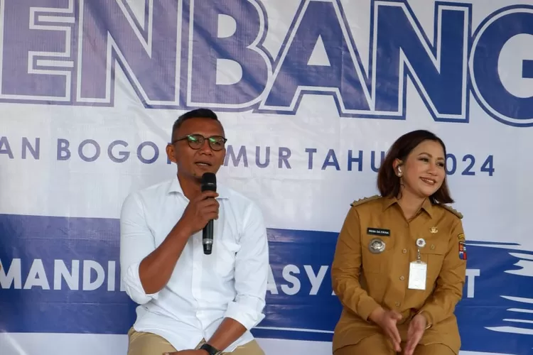 Wakil Ketua DPRD Kota Bogor Jenal Mutaqin bersama Camat Bogor Timur Rena Da Frina saat Musrenbang Kecamatan Bogor Timur tahun 2024, Senin 16 Januari 2024. (Dok. Humpropub DPRD Kota Bogor)
