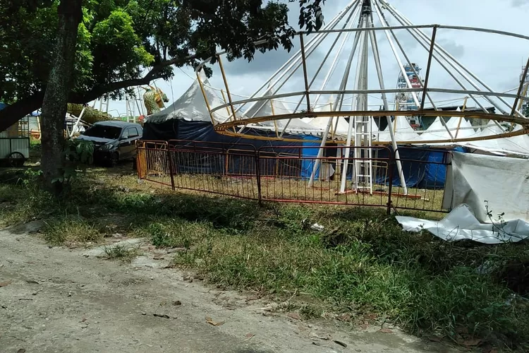 Situasi Pasar Malam di Bojonggede yang disetop petugas kepolisian lantaran belum kantongi izin. (FOTO:Devina/Metropolitan)