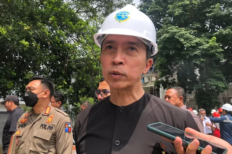 Wakil Wali Kota Bogor Dedie Rachim diwawancarai awak media. (FOTO:Devina/Metropolitan)