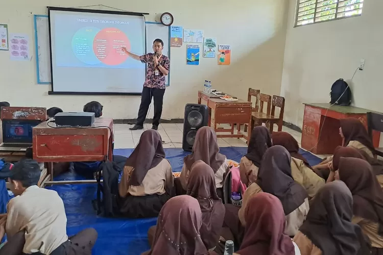 Kerjasama IAIS dan Diskominfo Kabupaten Bogor dalam pengenalan literasi digital di kalangan remaja (bogorkab.go.id)