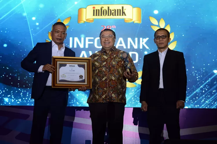 bank bjb berhasil meraih special trophy, yakni &ldquo;Diamond Trophy&rdquo; dalam ajang 28th Infobank Banking Apreciation 2023