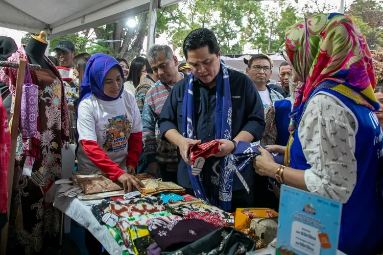 Menteri BUMN RI Erick Thohir saat menghadiri Pesta Rakyat Simpedes (PRS) yang dipersembahkan oleh Tabungan BRI Simpedes pada 26-27 Agustus 2023 di Taman Candra Wilwatika, Pandaan, Jawa Timur.