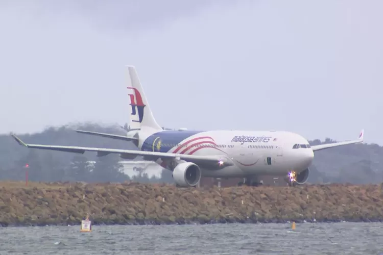 Pesawat Malaysia Airlines MH122 tujuan Sydney-Kuala Lumpur terpaksa putar balik (9news.com)
