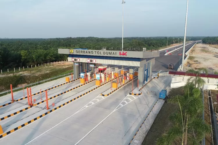 Lewati jalan tol Pekanbaru Dumai di jalan tol Trans Sumatera, bisa healing ke Malaysia (hutamakarya.com)