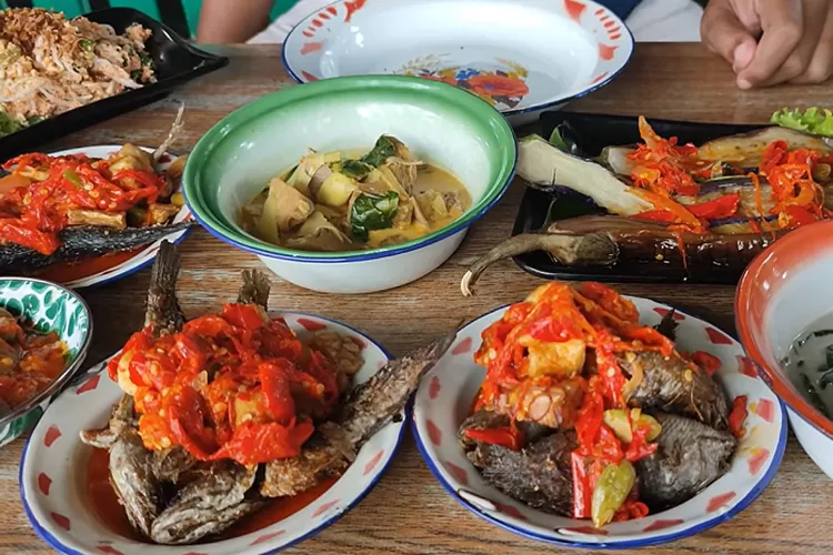 Lapau Makan Kanso, rumah makan Padang dengan nuansa masa lalu (YouTube Herlina Basri)