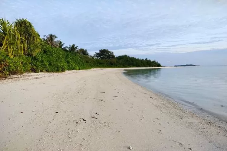 Pantai Matobe, Kepulauan Mentawai (jadesta.kemenparekraf.go.id)