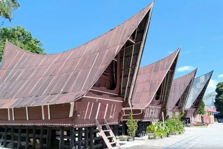 Rumah adat masyarakat Batak, Sumatera Utara (Dok: Gramedia)