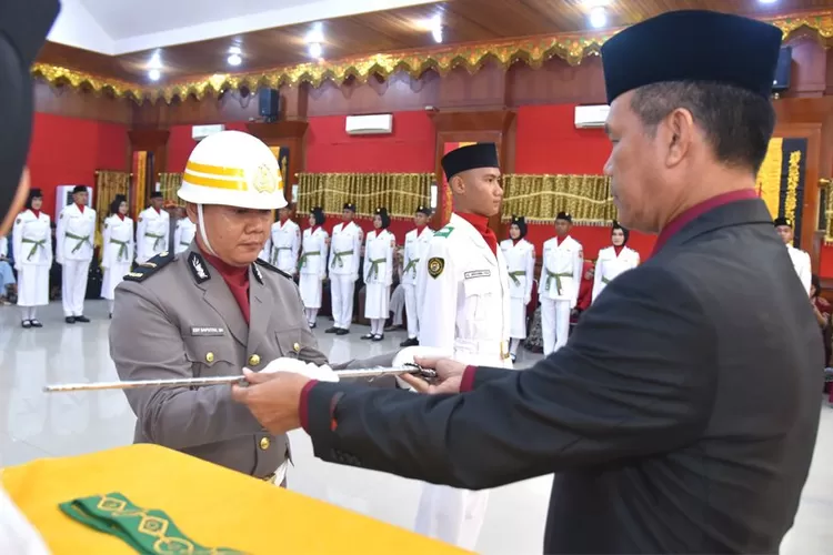 Genius Umar Kukuhkan Anggota Paskibra Kota Pariaman Tahun 2023 (Kominfo Kota Pariaman)