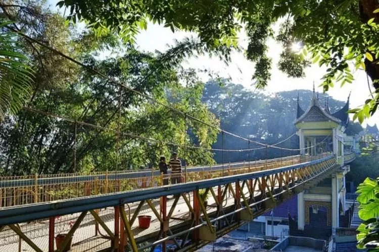 Jembatan Unik yang Sering Dikunjungi Wisatawan Asing di Sumatera Barat (sikamek.sumbarprov.go.id )