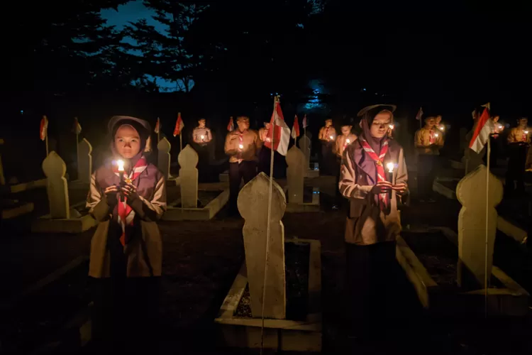 Apel Kehormatan dan Renungan Suci digelar di Taman Makam Pahlawan Kusuma Bhakti Bukittinggi pada 17 Agustus 2023 dini hari  (Harianhaluan.com/Vesco)