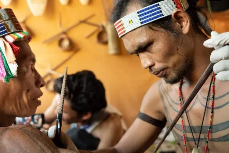 Titi, budaya Tato khas Mentawai yang sudah ada sejak jaman dahulu (Instagram @bang_nimus)