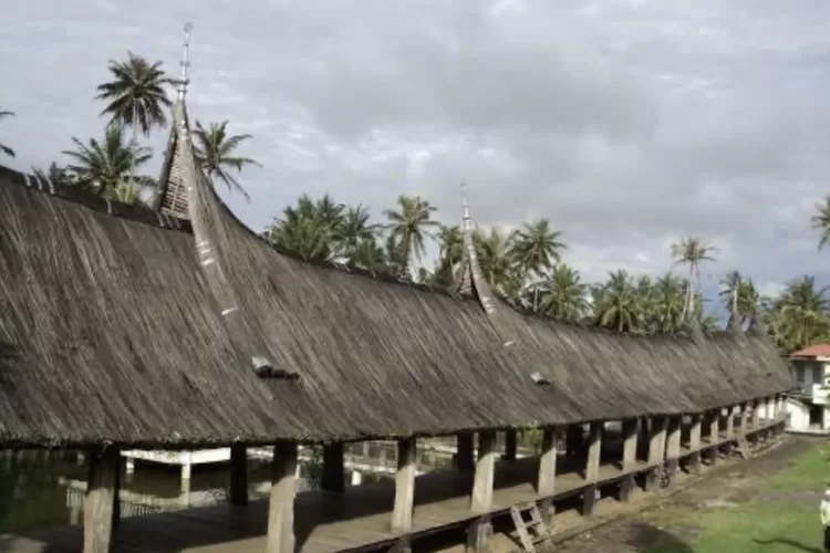 Cagar budaya berbahan kayu di Sumatera Barat (Kemdikbud.go.id)