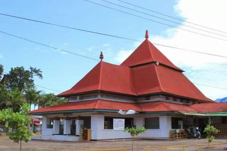 Masjid Jamik Bengkulu dan Soekarno. (Dok indonesia.go.id)