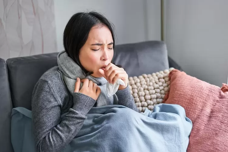 Cara mencegah flu dan batuk saat musim hujan di Kota Padang (Freepik)